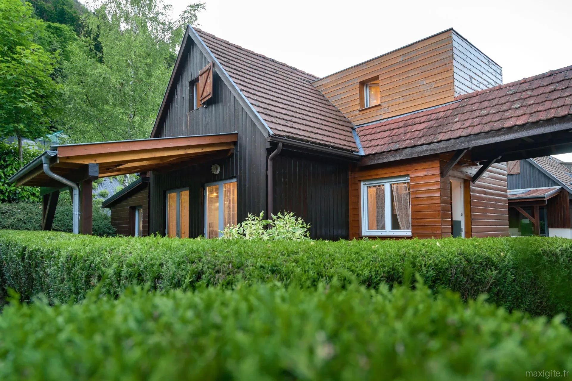 Chalet Groupe 10 couchages, cuisine 20 personnes dans le PRL camping Chalets De La Wormsa