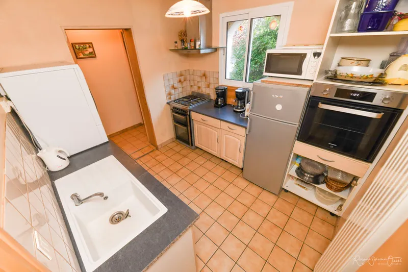 Cuisine équipée du gîte vendéen pour la préparation des repas de groupe