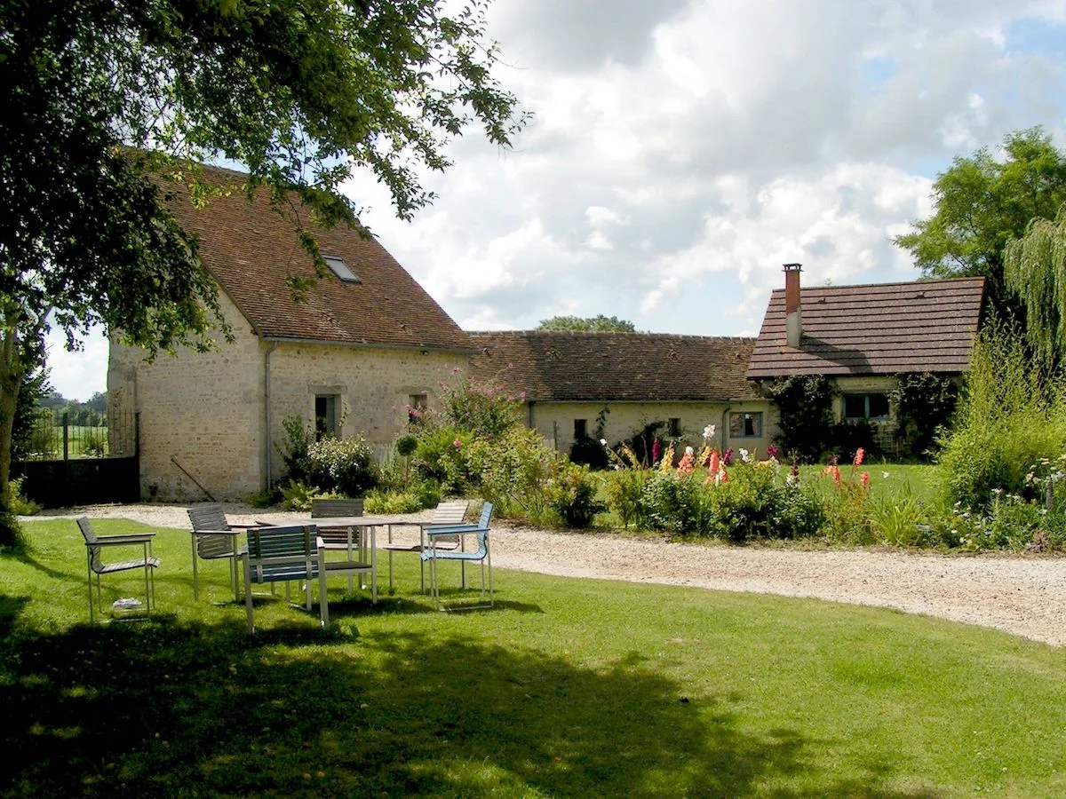 Gîte de groupe Domaine de la Cour à Nonant-le-Pin — Maison principale du Domaine de la Cour, manoir normand à colombages à Nonant-le-Pin, capacité 70 personnes