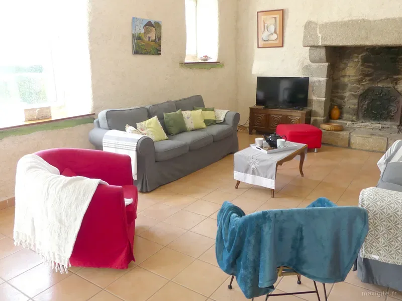Gîte la Reinette d'Armorique, intérieur chaleureux du hameau breton Les Trégorines