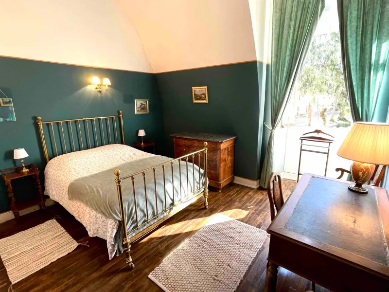Chambre verte de l'Abbaye du Val des Choues, hébergement en ambiance monacale bourguignonne