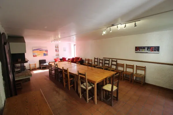 Salle à manger commune pour 50 convives