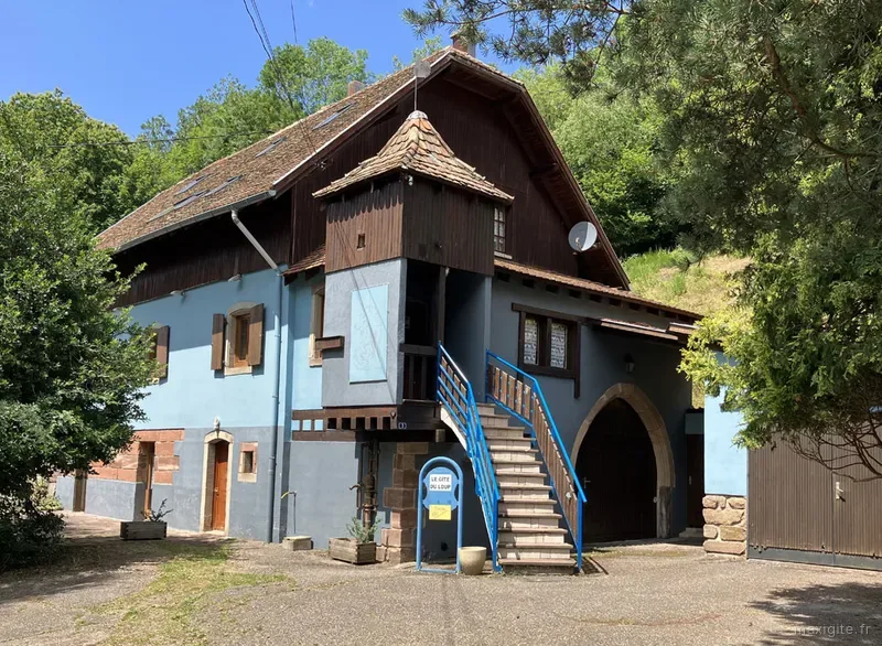 Façade du Gîte du Loup à 650 m d'altitude dans les Vosges alsaciennes