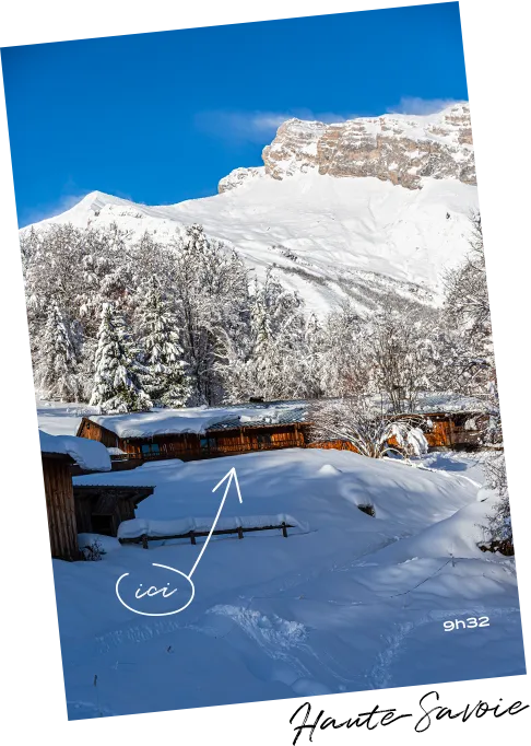 Vue panoramique du Domaine de Serraval avec les Aravis en arrière-plan
