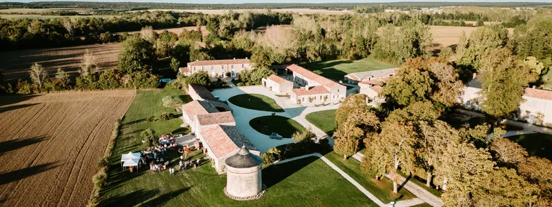 Vue extérieure des bâtiments cisterciens de l'Abbaye de la Grâce-Dieu en Charente-Maritime