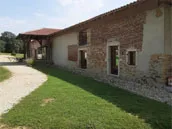 Suite familiale avec lit double et salon privatif de 45m² avec baignoire