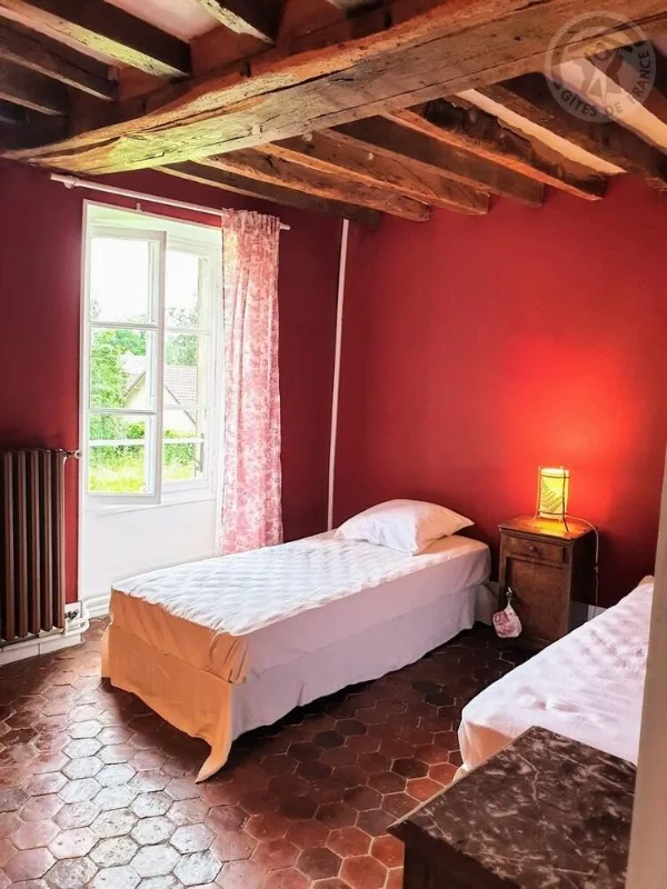 Chambre avec lits pour l'hébergement du groupe