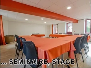 Salle de séminaire du Domaine Saint Georges configurée pour une réunion professionnelle