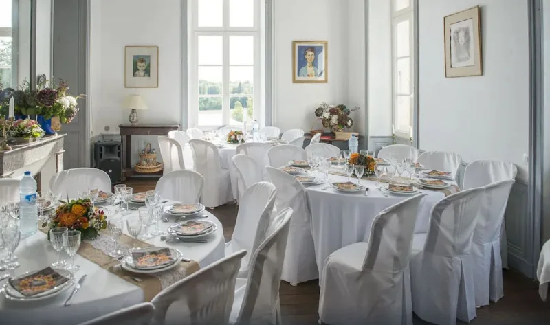 Table dressée pour un mariage au Domaine de Thauzac