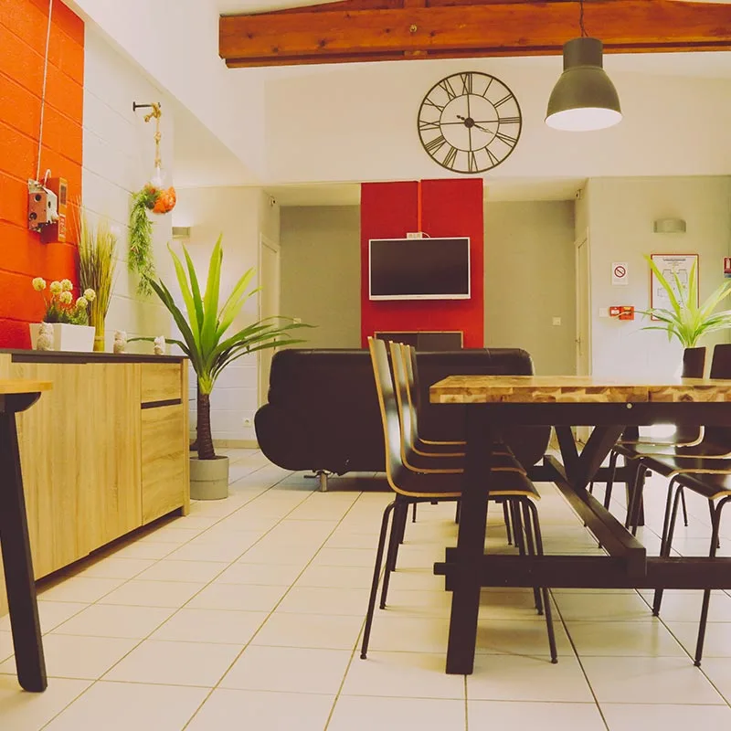 Chambre confortable du gîte 19 personnes au Domaine d'Haulmé, vue intérieure