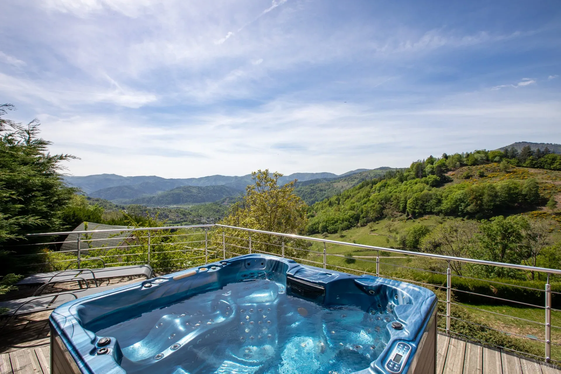 Spa extérieur en option.