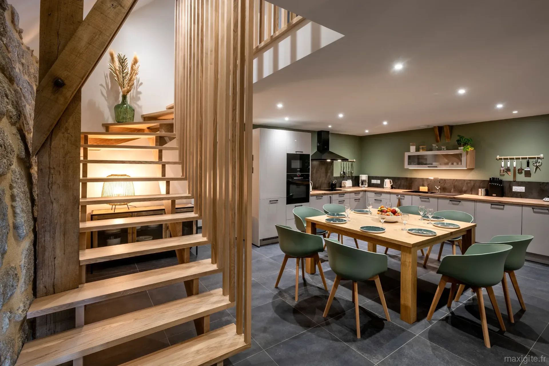 Espace repas gîte de 8