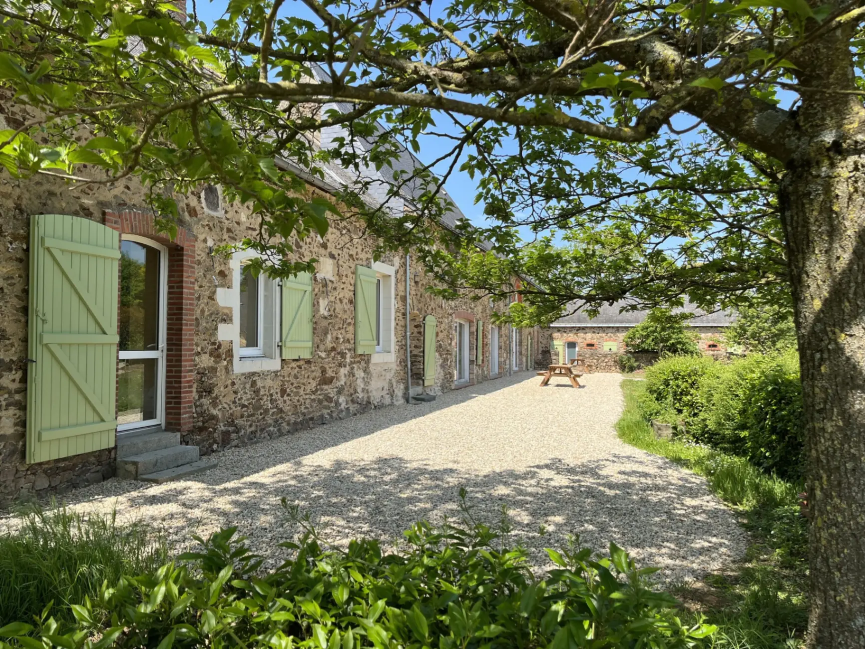 Gîte de groupe Le gîte de la Prée du Roc à La Roche-Neuville — Le gîte de la Prée du Roc – La Roche-Neuville, capacité 18 personnes