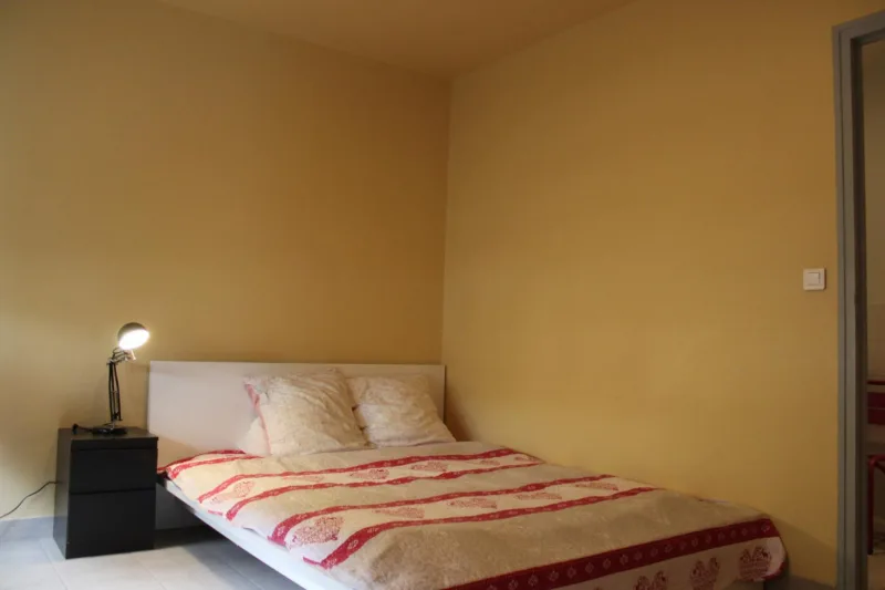 Chambre double avec lit deux personnes, plain-pied et accessible PMR