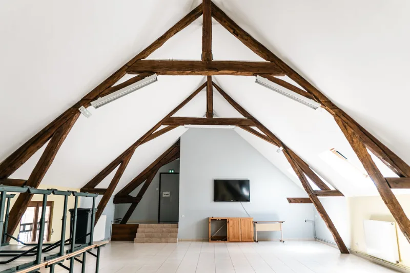 Salle de réception annexe de 100 m² pour séminaires et réunions