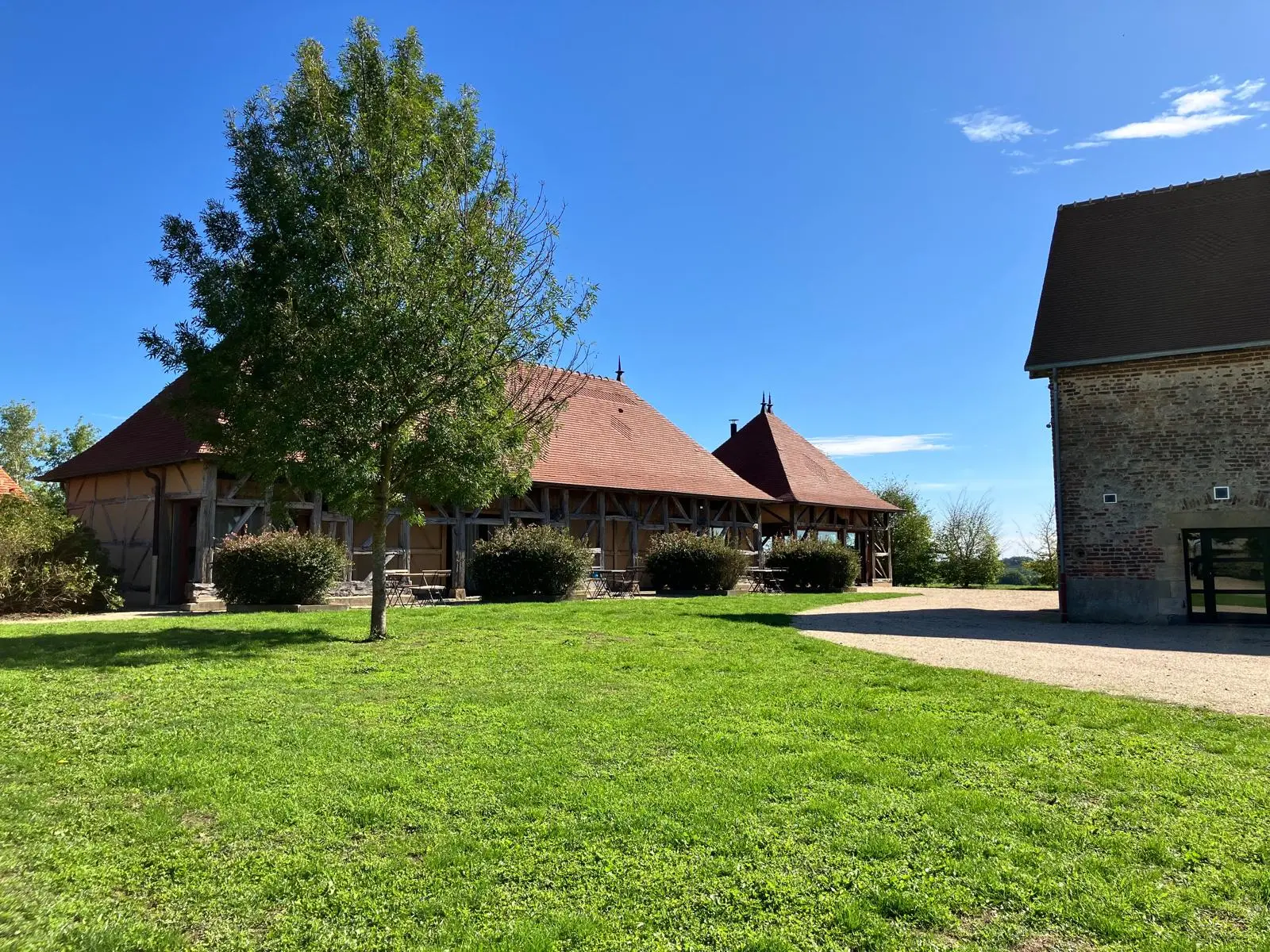 Gîte de groupe Hameau des Damayots à Montbeugny — Hameau des Damayots – Suite capacité 12 à 15 personnes, capacité 42 personnes