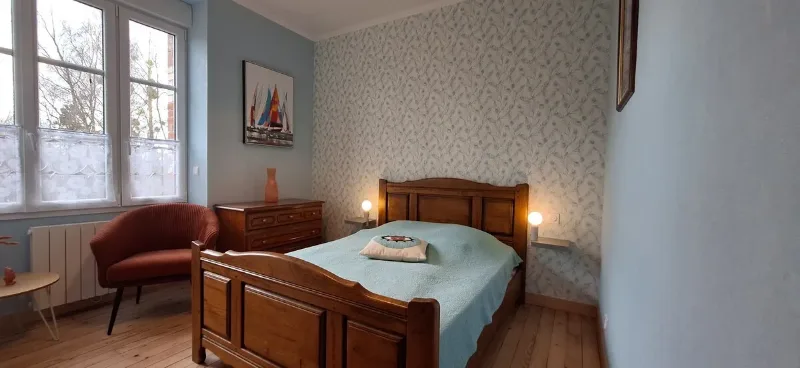 Chambre spacieuse pouvant accueillir plusieurs personnes