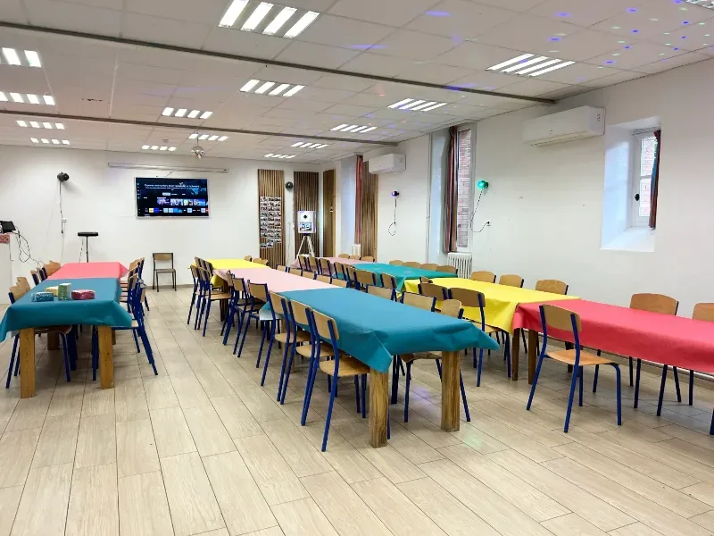 salle de 85m2 + véranda de 50m2