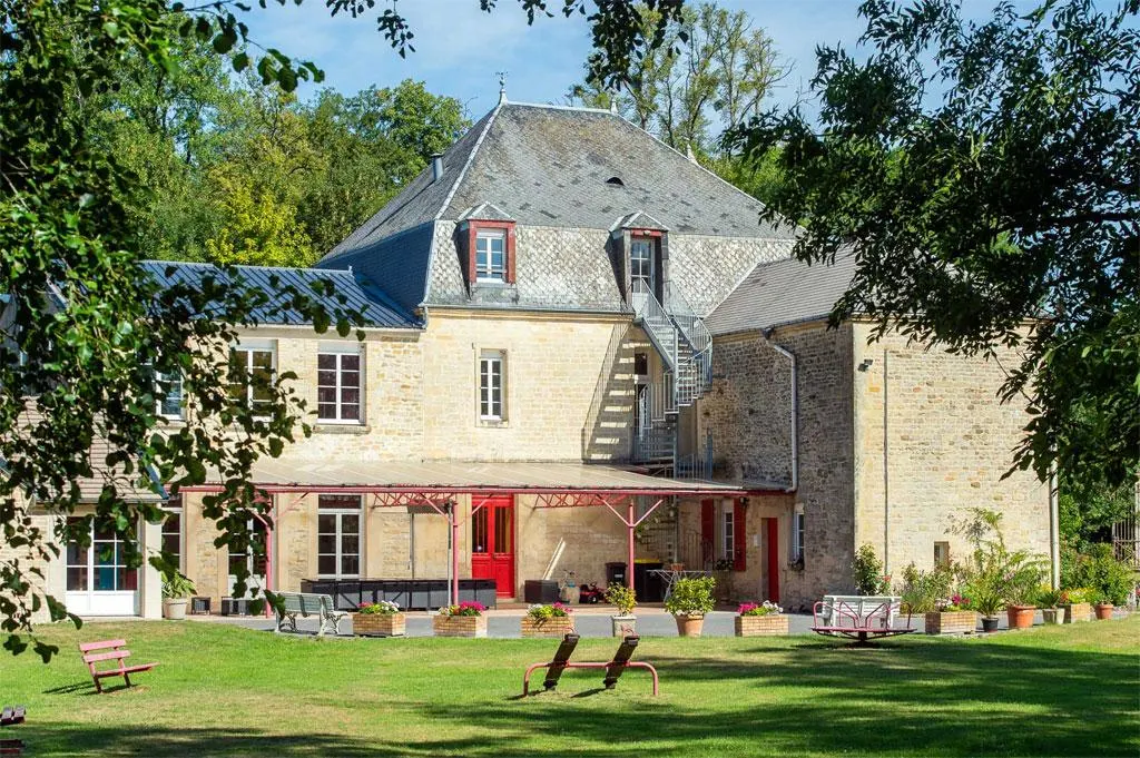 Gîte de groupe Gîtes du Château de Lametz à Lametz — Gîtes du Château de Lametz – Lametz, capacité 24 personnes