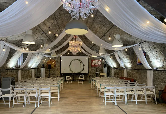 Salle de séminaire du Château de Bois Rigaud, configuration en U pour réunions d'entreprise