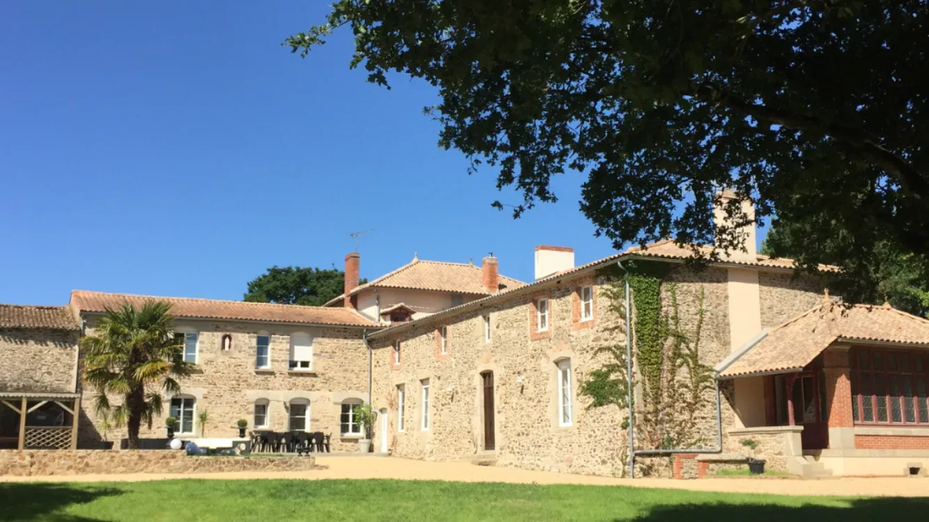 Gîte de groupe Le Domaine de la Clartière à Falleron — Le Domaine de la Clartière – Falleron, capacité 40 personnes