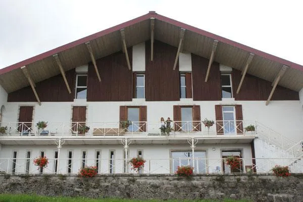 Gîte de groupe Gîte de groupe La Fruitière à Le Poizat-Lalleyriat — Gîte de groupe La Fruitière – Le Poizat-Lalleyriat, capacité 56 personnes