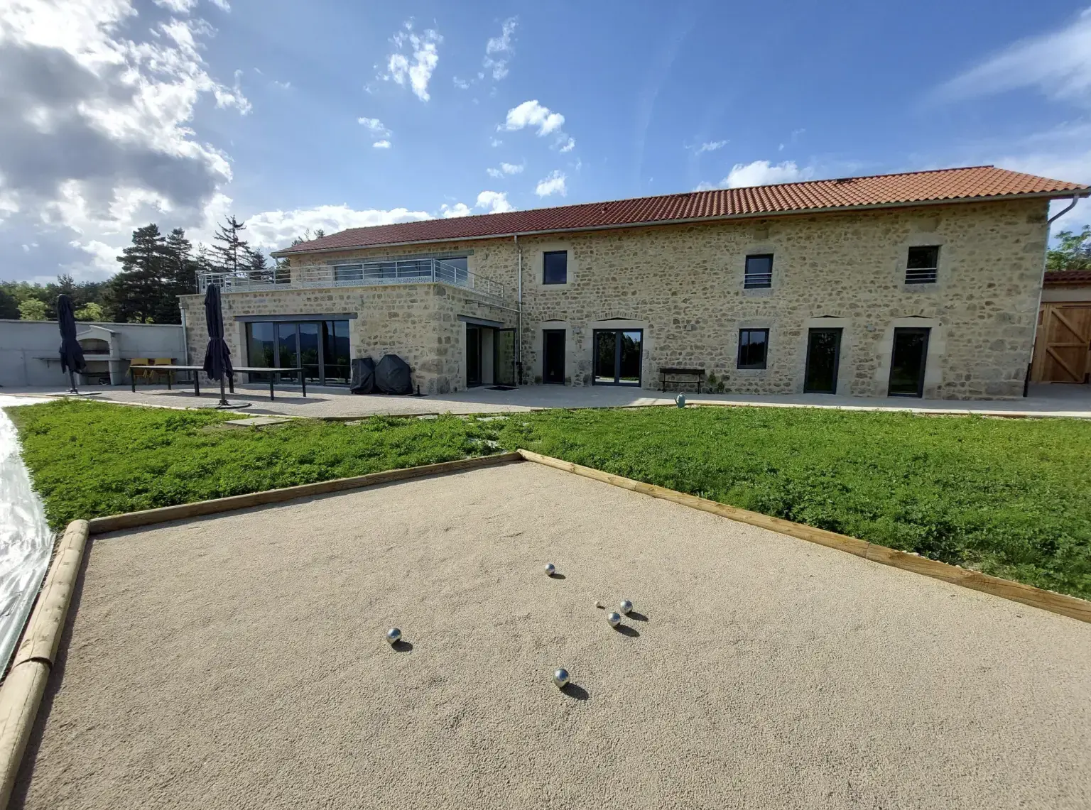 Gîte de groupe Les Kolopins à Grazac — Les Kolopins – Grazac, capacité 18 personnes