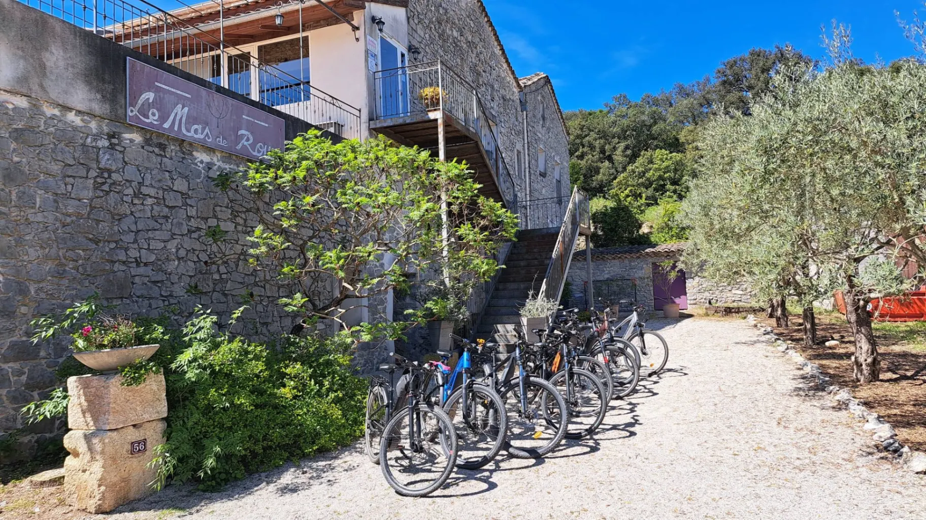 Accueil vélo Le Mas de Roux - Bragassargues (Gard) - Gite de Groupe - Restaurant de groupe - Epicerie Locale – Bragassargues