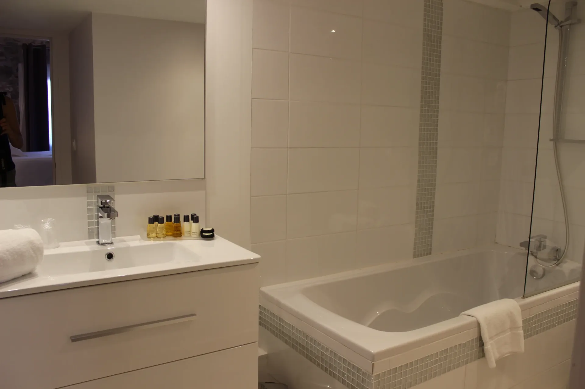 Salle de bain gite de groupe chalbre Part des anges Gard Cevennes