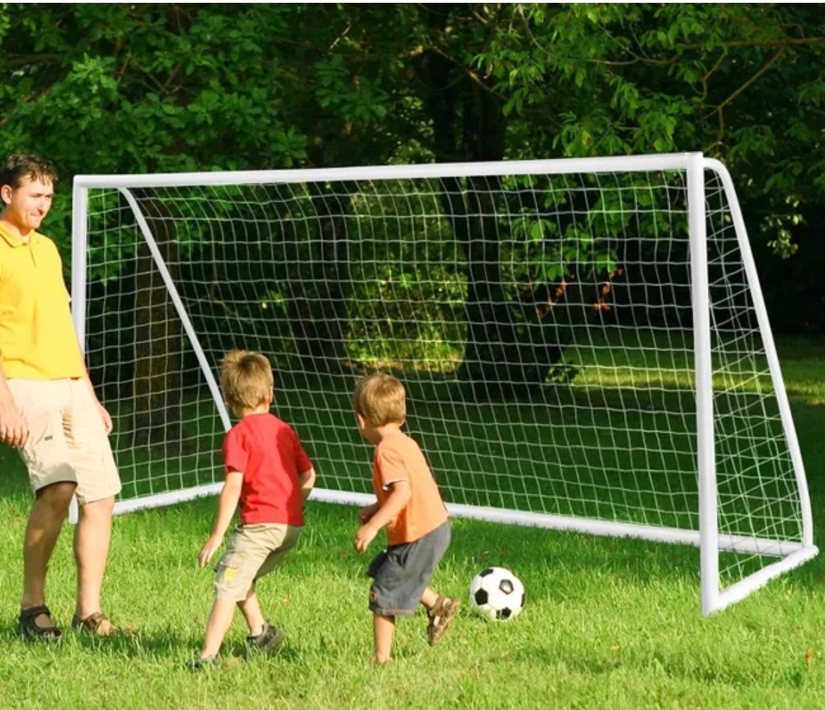 Cage de foot dans notre grand parc à votre disposition