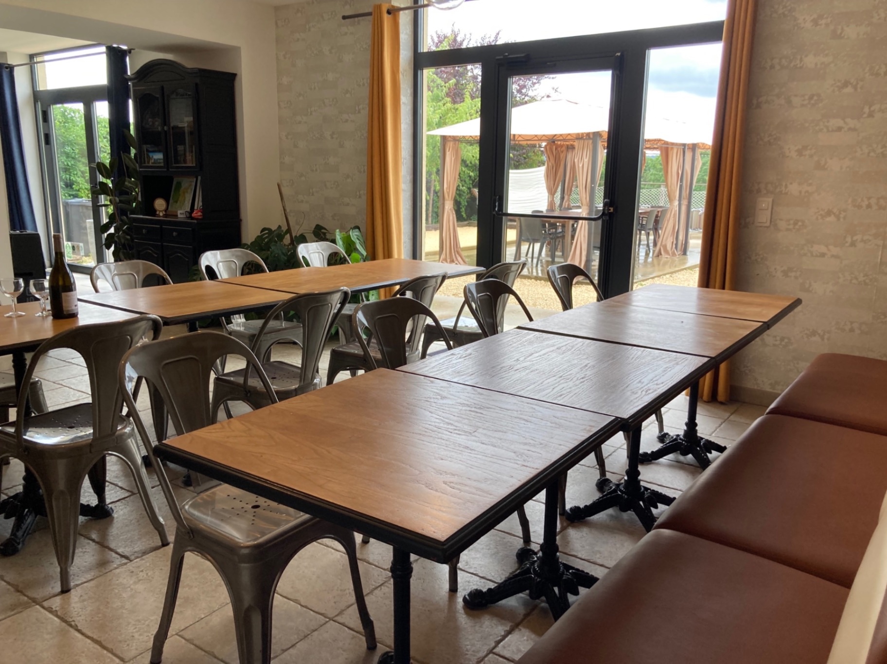 Grand espace de repas pour 15 personnes