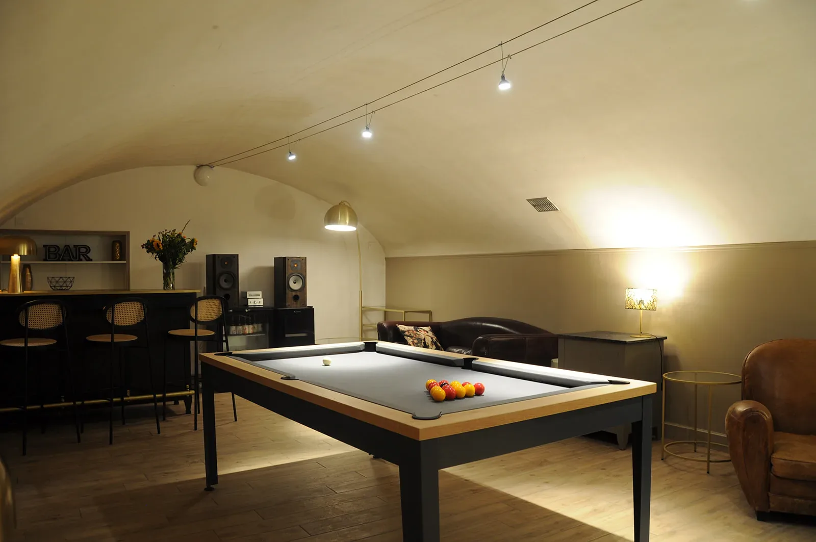 Domaine du Gîte des 5 Éléments – Caveau, billard et piste de danse