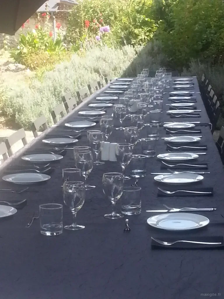 Gîte de groupe Le Domaine des Hallais à Saint-Pierre-sur-Erve — Le Domaine des Hallais - Terrace, capacité 30 personnes