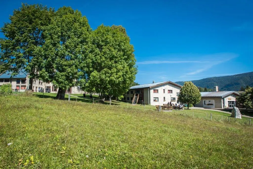 Gîte de groupe Le Manoir aux Lauzes à Autrans-Méaudre en Vercors — Le Manoir aux Lauzes, capacité 47 personnes