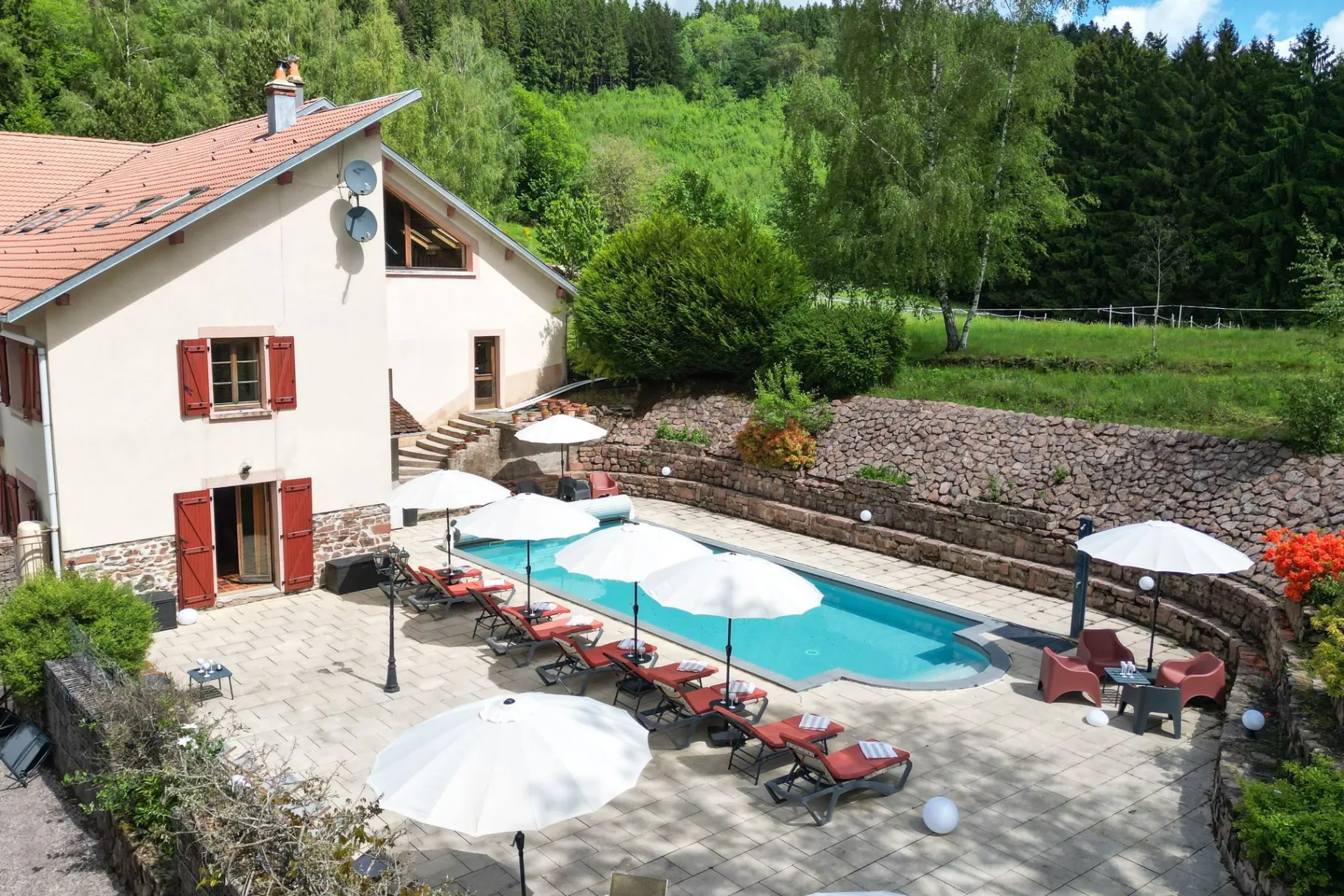 Gîte de groupe La Belle Charbonnière à La Petite-Fosse — La Belle Charbonnière, capacité 30 personnes
