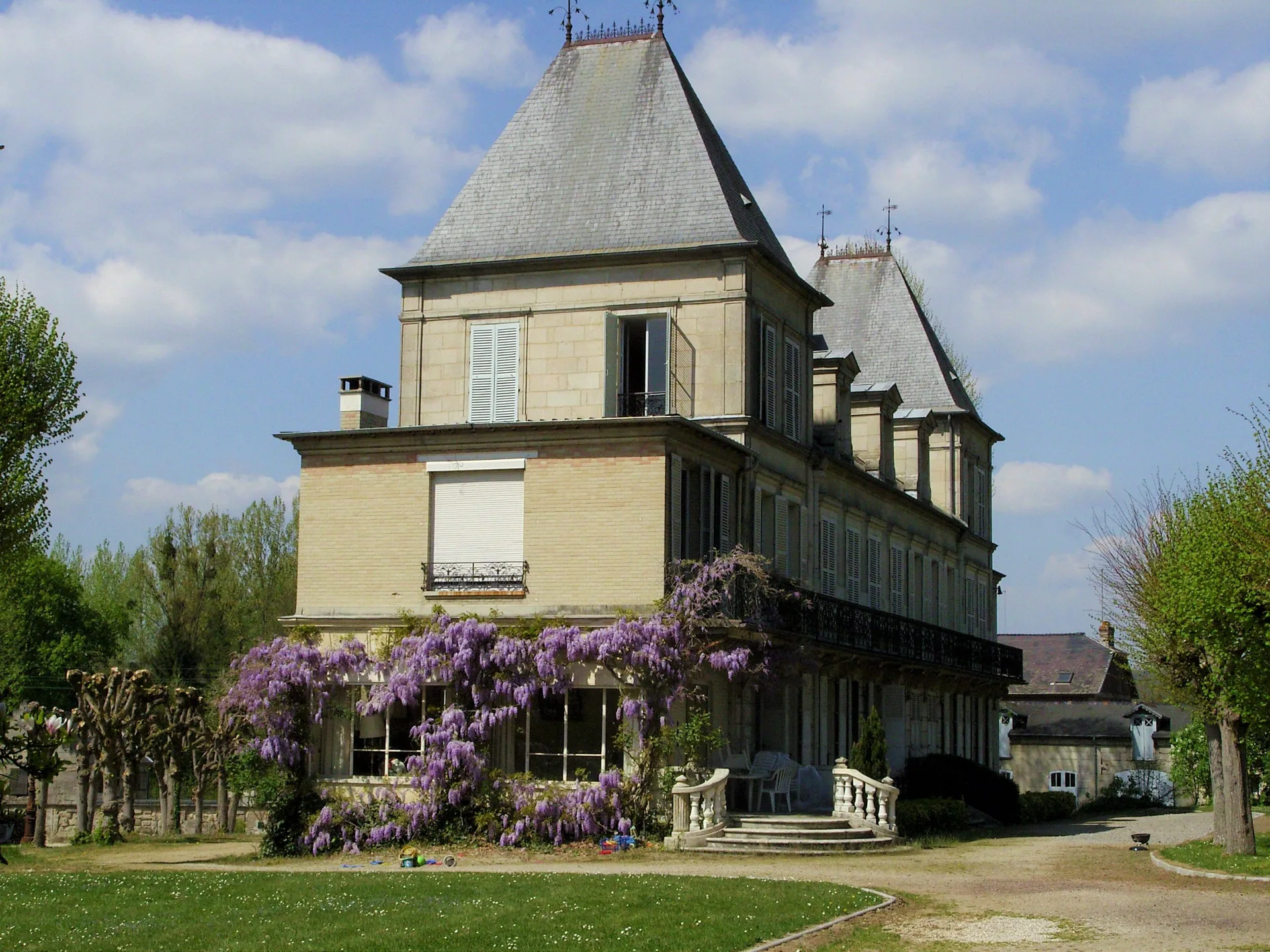 Gîte de groupe Le Pont Chevalier à Cuise-la-Motte — Photo 1 de Le Pont Chevalier à Cuise-la-Motte, capacité 15 personnes